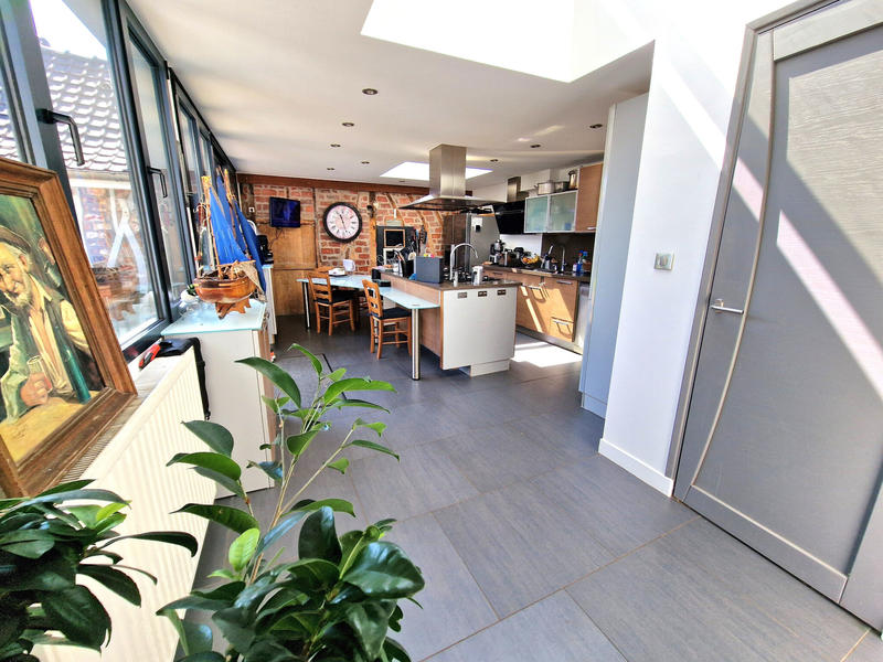 Maison - 205 m² - 6 pièces