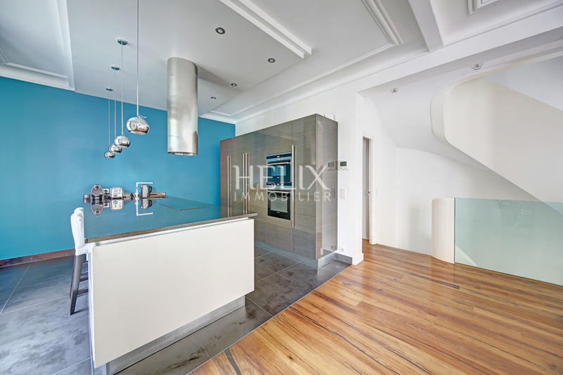 Maison - 250 m² - 8 pièces