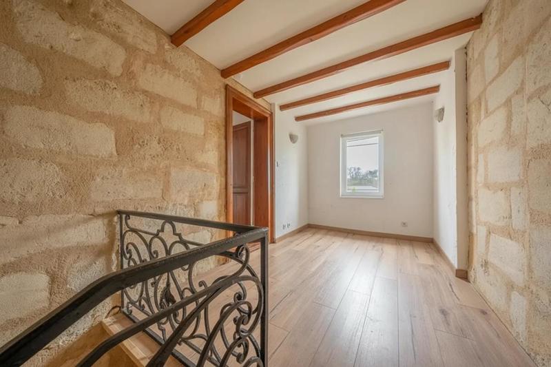 Maison - 200 m² - 6 pièces