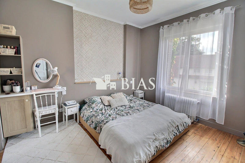 Maison - 250 m² - 10 pièces