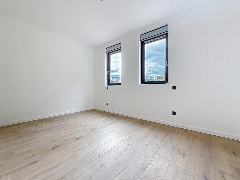 Loft - 142 m² - 5 pièces