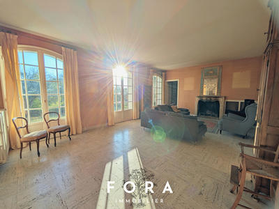 Maison - 212 m² - 8 pièces