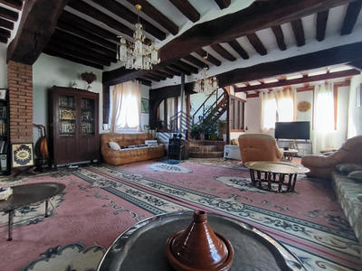 Maison - 208 m² - 9 pièces