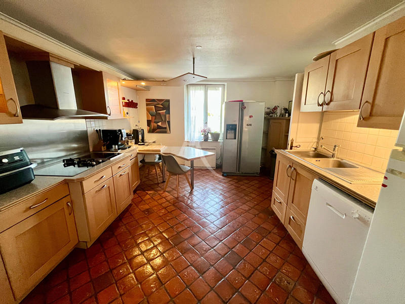 Maison - 304 m² - 6 pièces