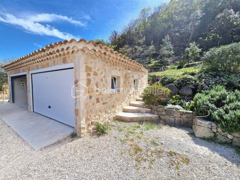 Propriété - 240 m² - 6 pièces