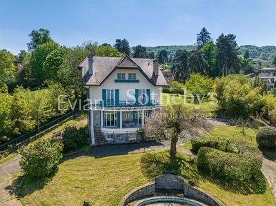 Maison - 400 m² - 13 pièces