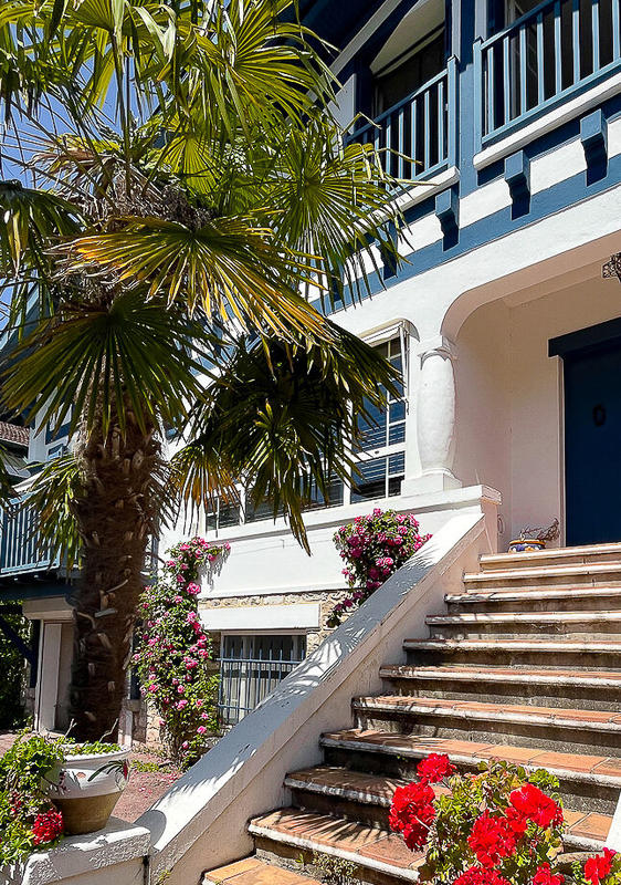 Maison - 250 m² - 9 pièces