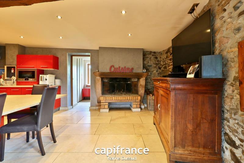 Maison - 220 m² - 7 pièces