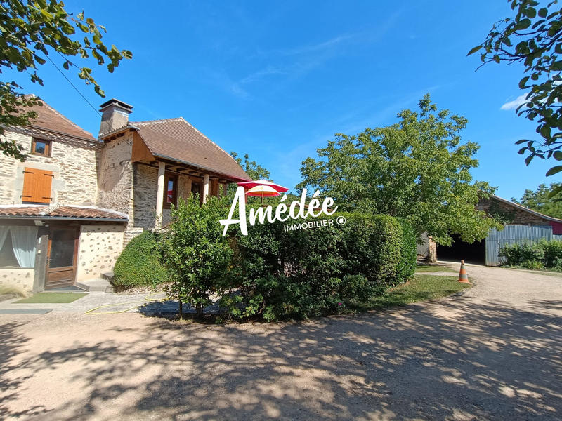 Maison traditionnelle - 195 m² - 9 pièces