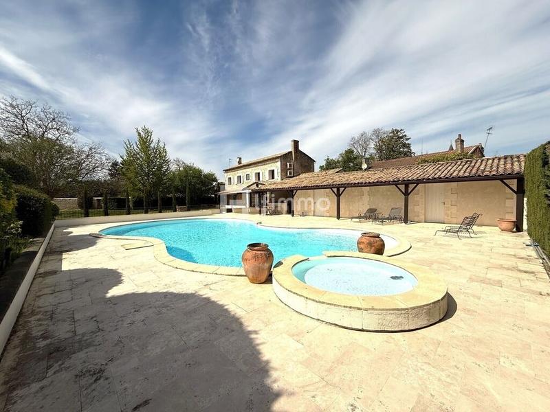 Maison - 306 m² - 9 pièces