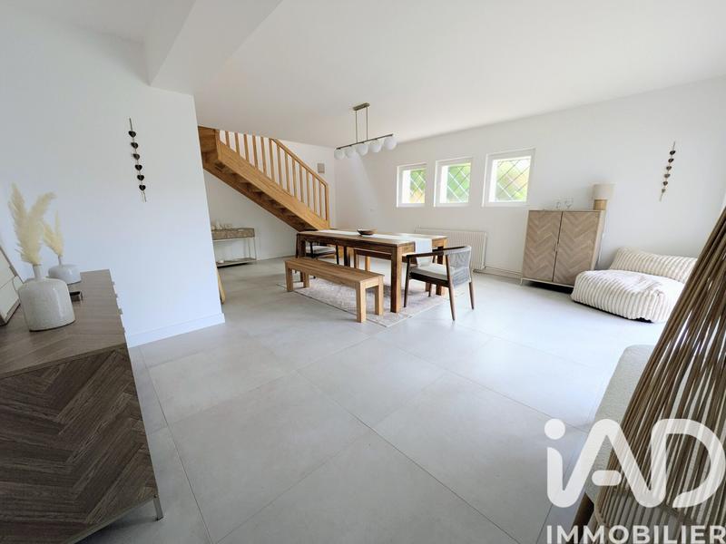 Maison - 210 m² - 8 pièces