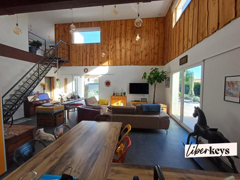 Maison - 277 m² - 6 pièces