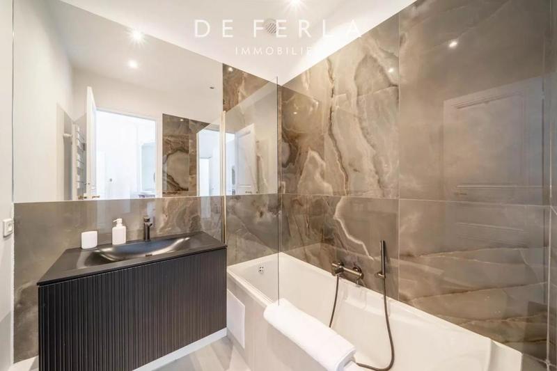 Appartement - 244 m² - 8 pièces