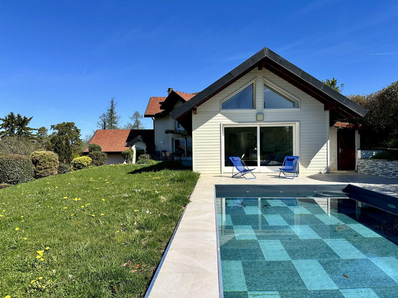 Maison - 250 m² - 10 pièces