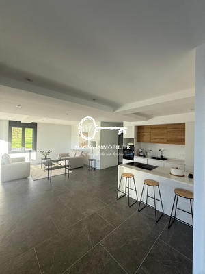 Appartement - 92 m² - 4 pièces