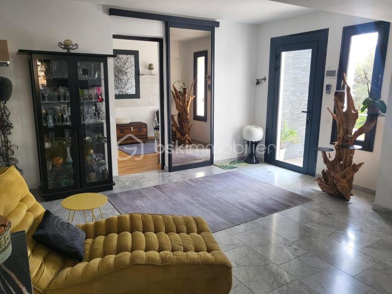 Propriété - 222 m² - 6 pièces