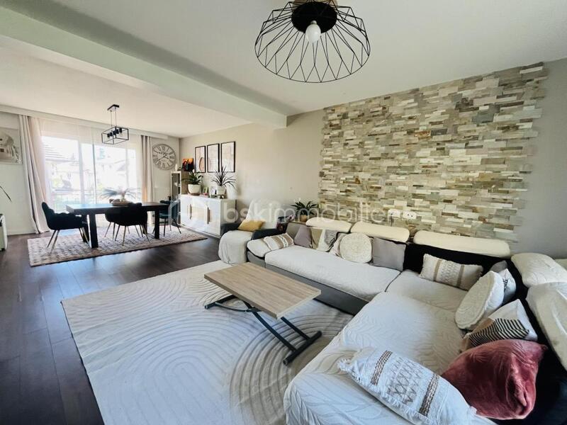 Maison - 215 m² - 9 pièces