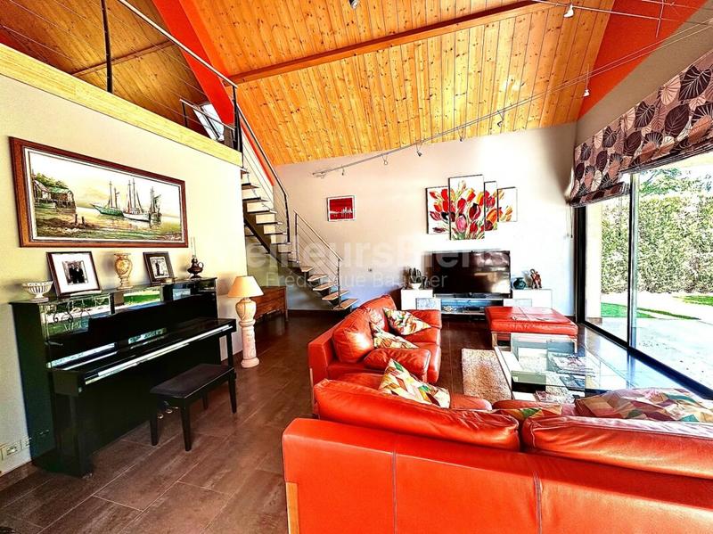 Maison - 275 m² - 9 pièces