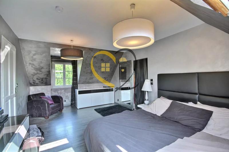 Maison - 300 m² - 11 pièces