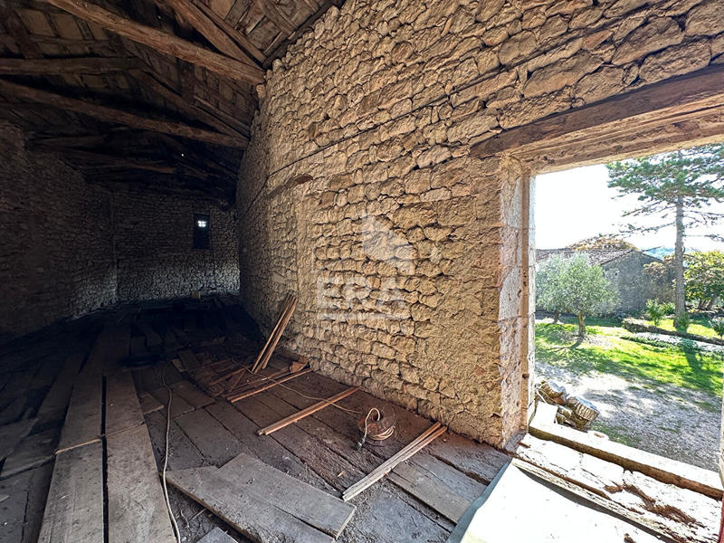 Maison - 329 m² - 6 pièces