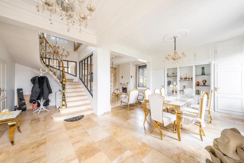 Maison - 1 000 m² - 7 pièces