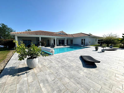 Maison - 270 m² - 6 pièces