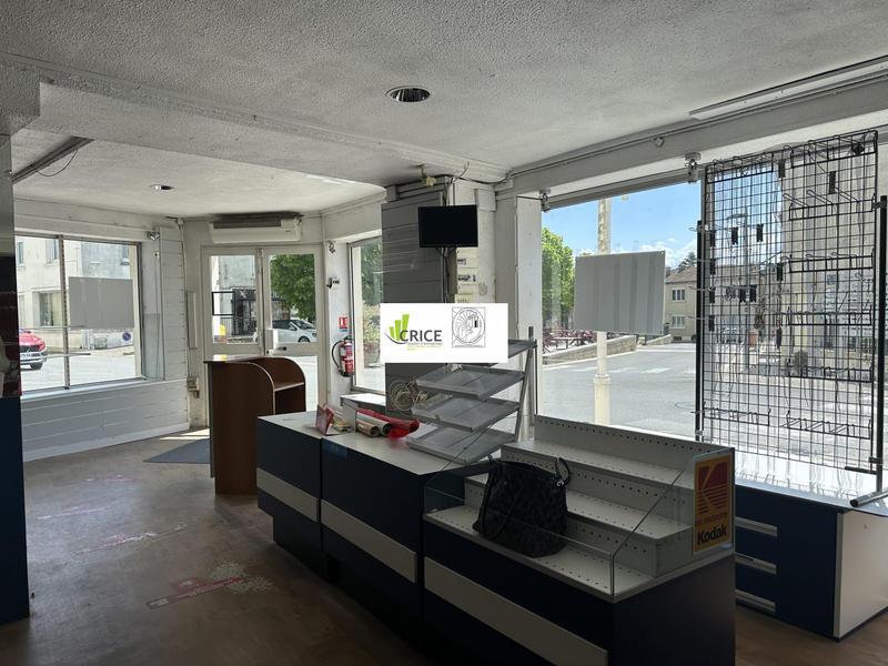 Fonds de commerce - Local commercial - 107 m²
