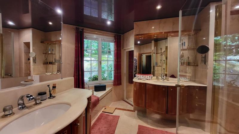 Maison - 338 m² - 7 pièces