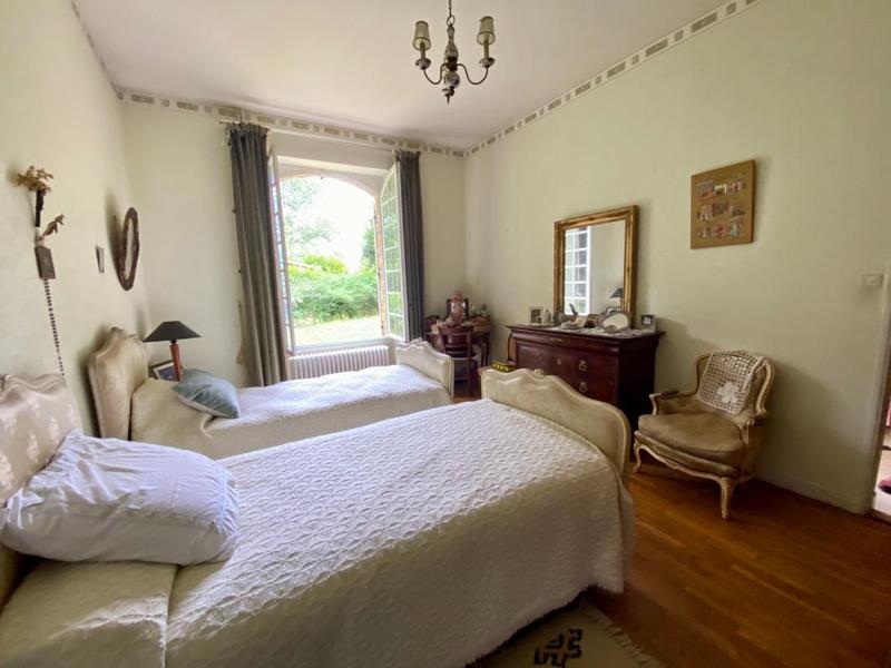 Propriété - 245 m² - 6 pièces