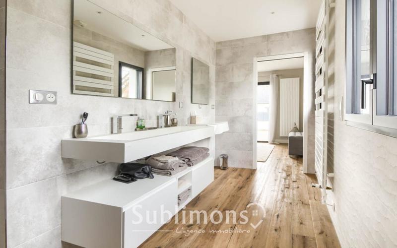 Maison - 250 m² - 8 pièces