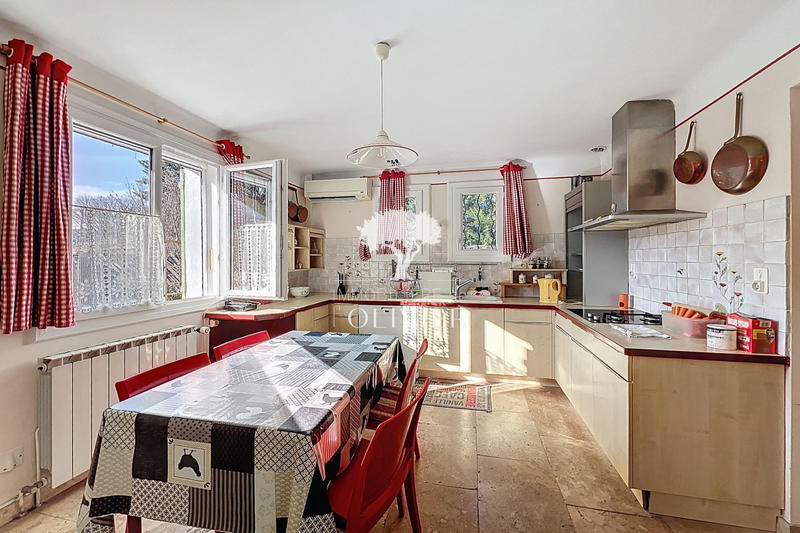 Maison - 200 m² - 8 pièces