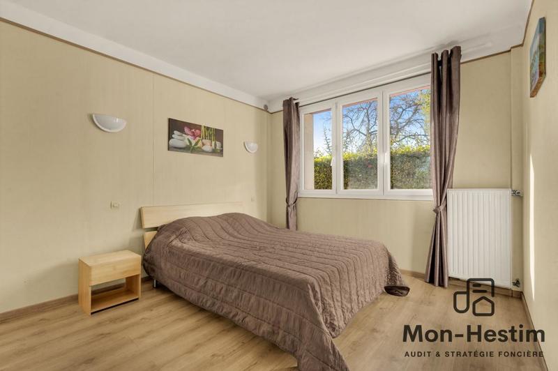 Propriété - 263 m² - 11 pièces