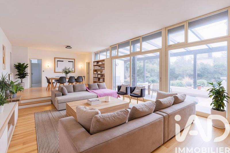 Maison - 208 m² - 8 pièces