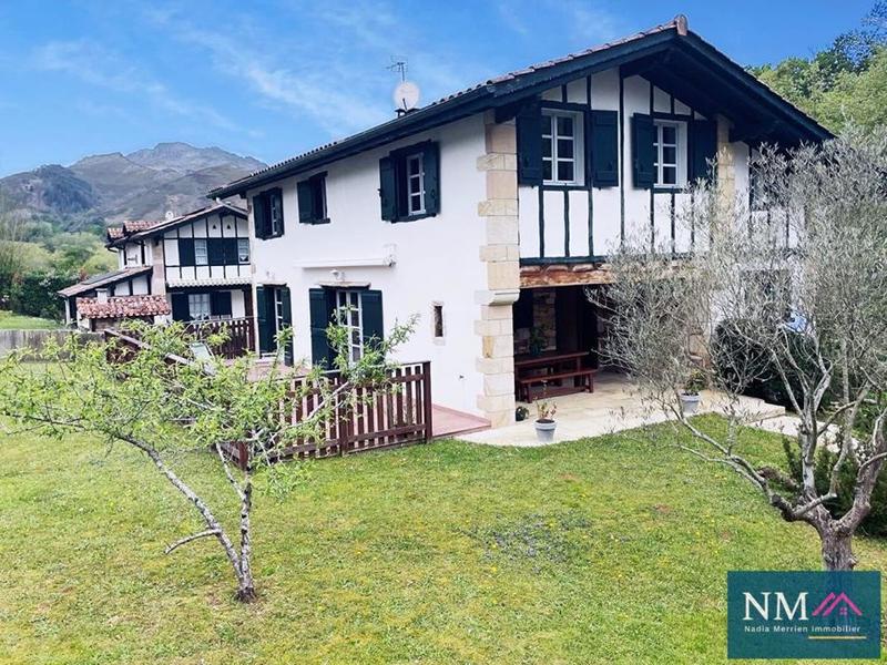 Maison - 165 m² - 8 pièces