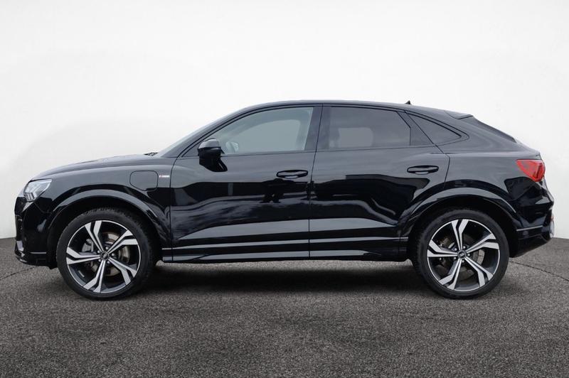 Audi Q3 Sportback 45 TFSIe 245 s-Line Hybride Rechargeable / Attache Remorque Matrix Led Sieges Elec à Memoire Coffre Keyless