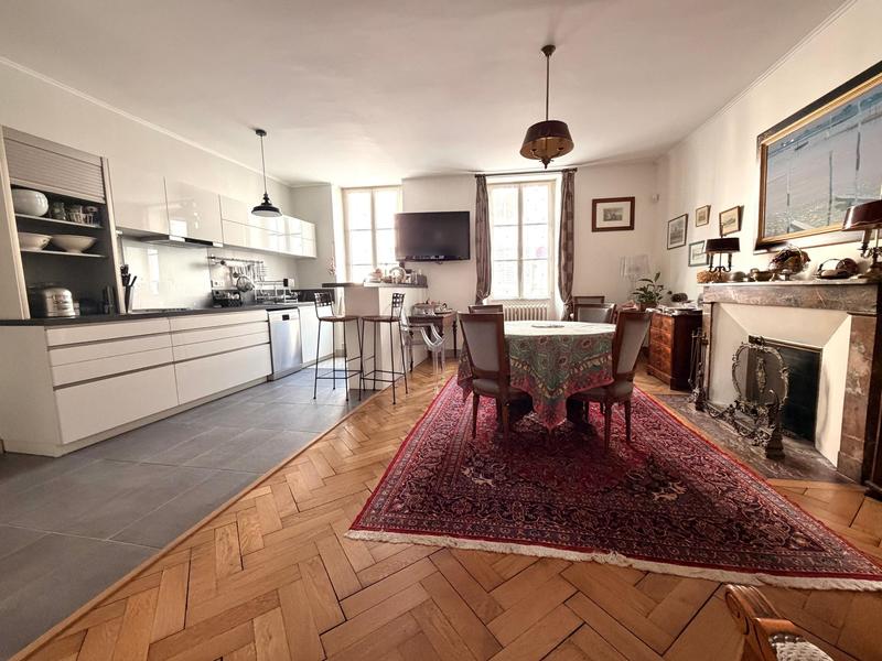 Maison de ville - 213 m² - 8 pièces