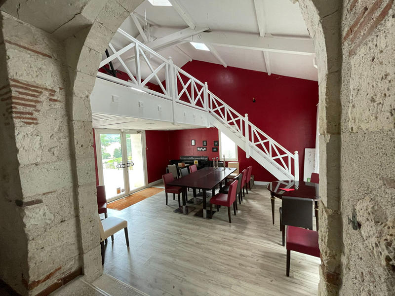 Demeure - 1 187 m² - 10 pièces