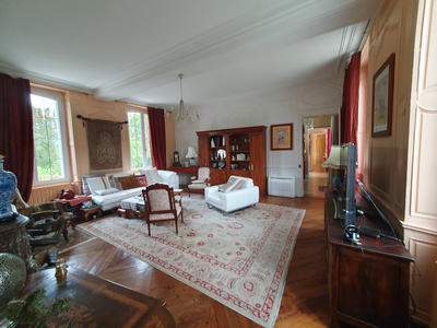 Maison - 327 m² - 12 pièces