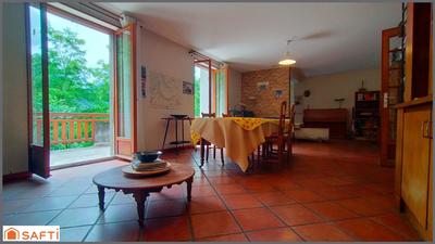 Maison - 205 m² - 9 pièces