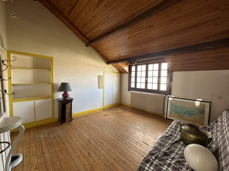 Maison - 200 m² - 8 pièces