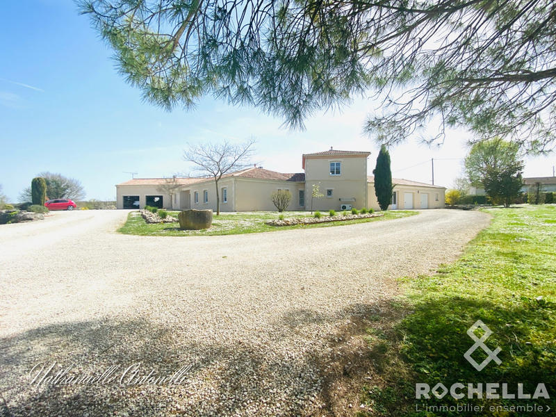 Maison - 311 m² - 7 pièces