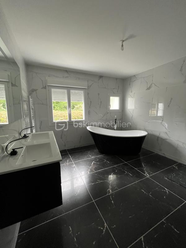 Maison - 182 m² - 7 pièces