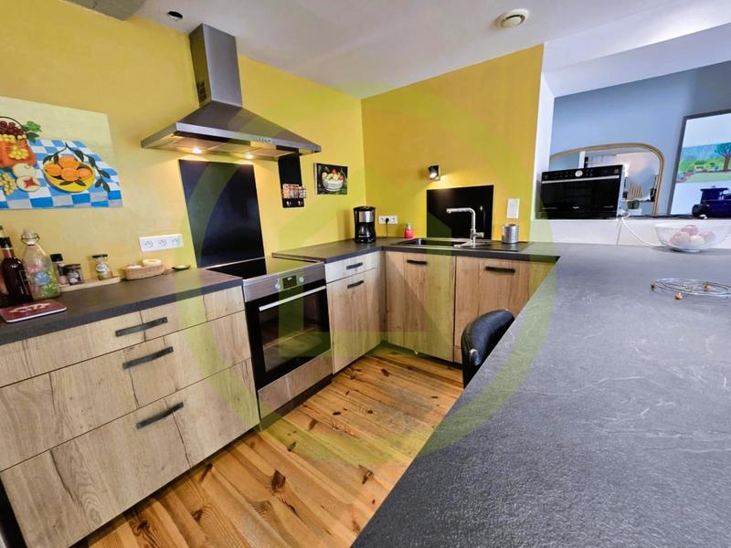 Maison - 207 m² - 7 pièces