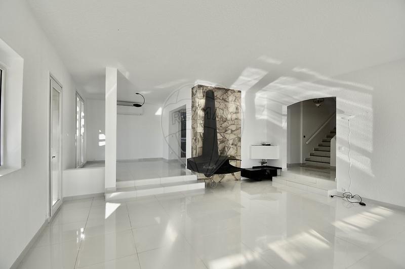 Maison d'architecte - 235 m² - 10 pièces