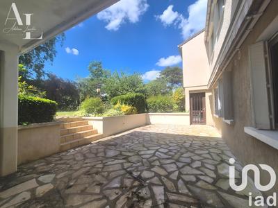 Maison - 197 m² - 8 pièces