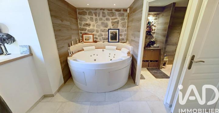 Appartement - 465 m² - 18 pièces