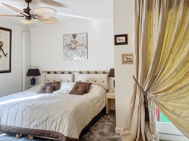 Maison - 242 m² - 7 pièces