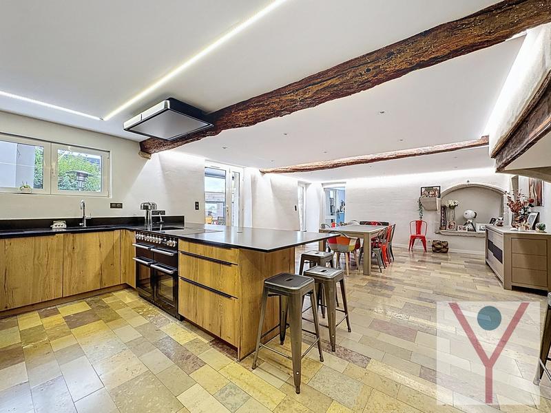 Maison - 316 m² - 8 pièces