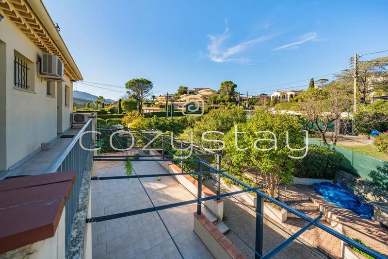 Villa - 305 m² - 10 pièces