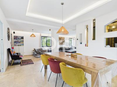 Maison - 204 m² - 6 pièces